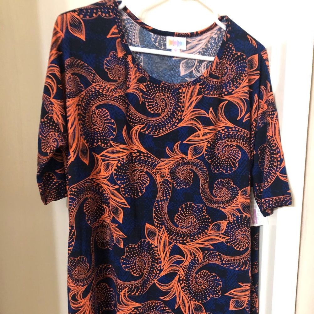 Lularoe Irma Top - Sz M - NWT